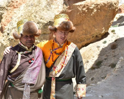 Upper Mustang Jeep Tourists Tibetan Attire